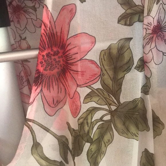 SOLD!!! Guess Flowers blouse built in cami says M runs S - Picture 12 of 17